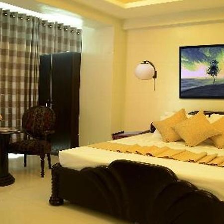 Silver Oaks Suites & Hotel Manille Extérieur photo