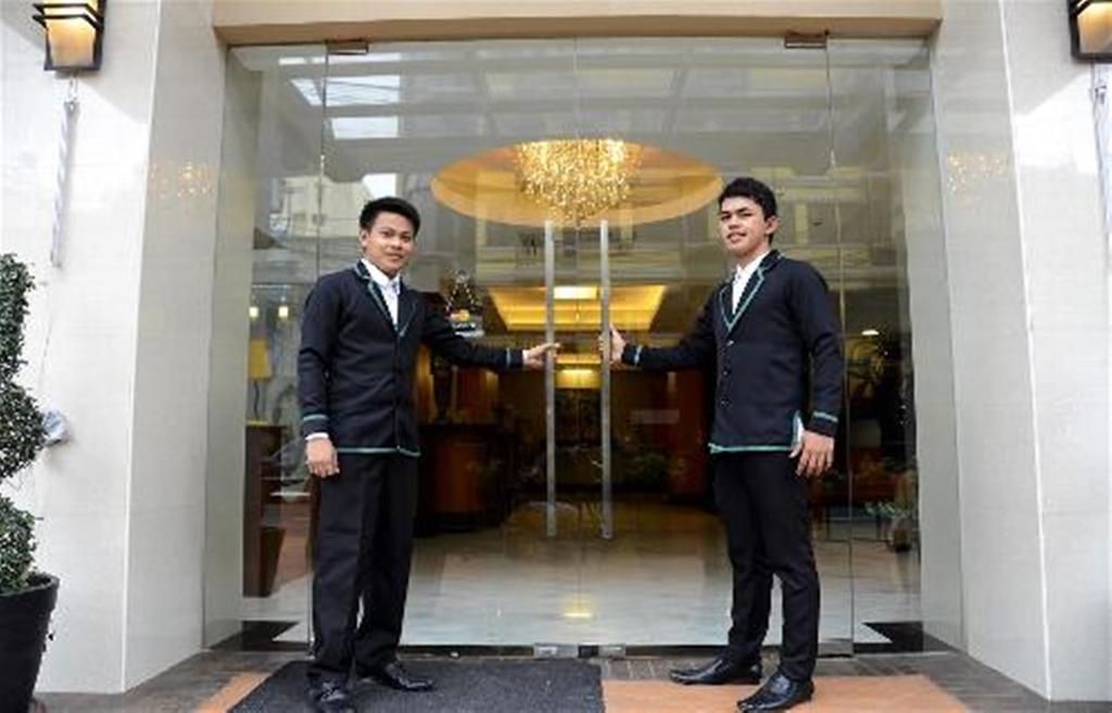 Silver Oaks Suites & Hotel Manille Extérieur photo