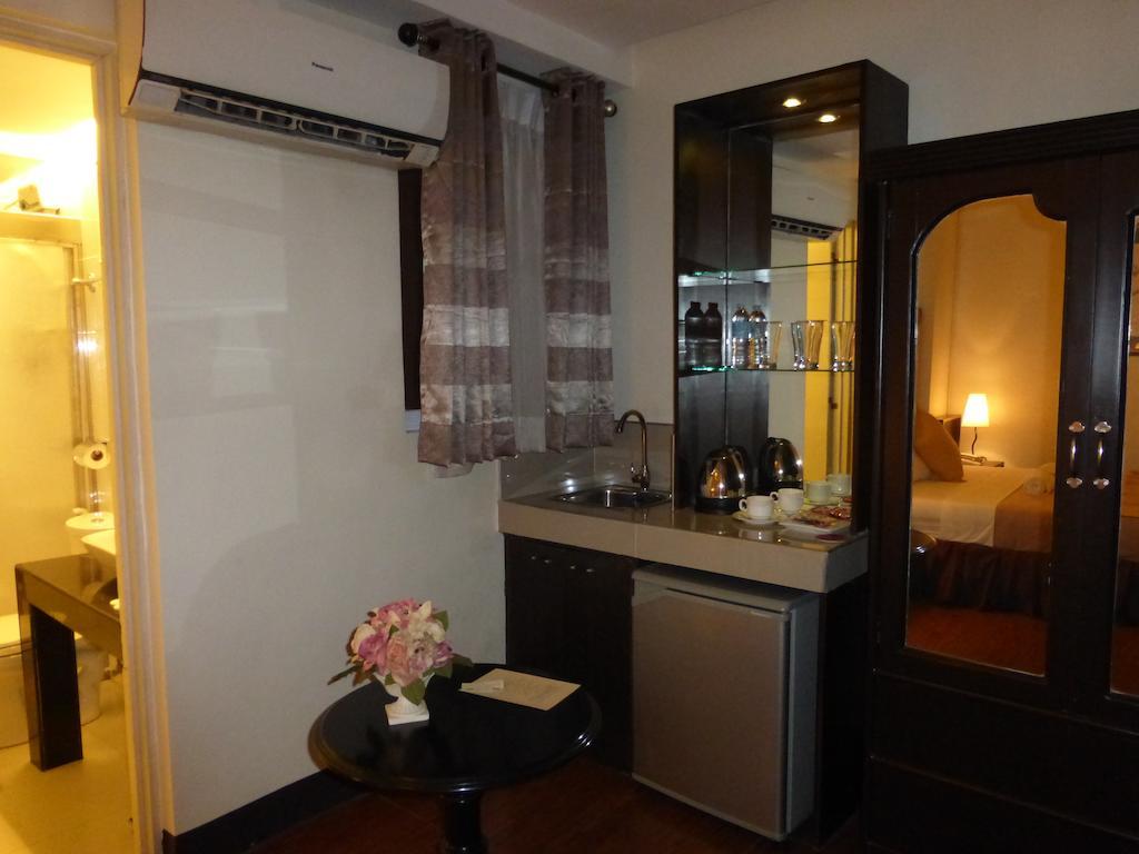 Silver Oaks Suites & Hotel Manille Extérieur photo