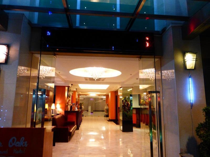 Silver Oaks Suites & Hotel Manille Extérieur photo