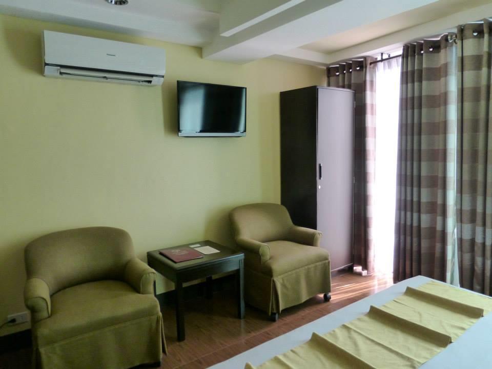 Silver Oaks Suites & Hotel Manille Extérieur photo