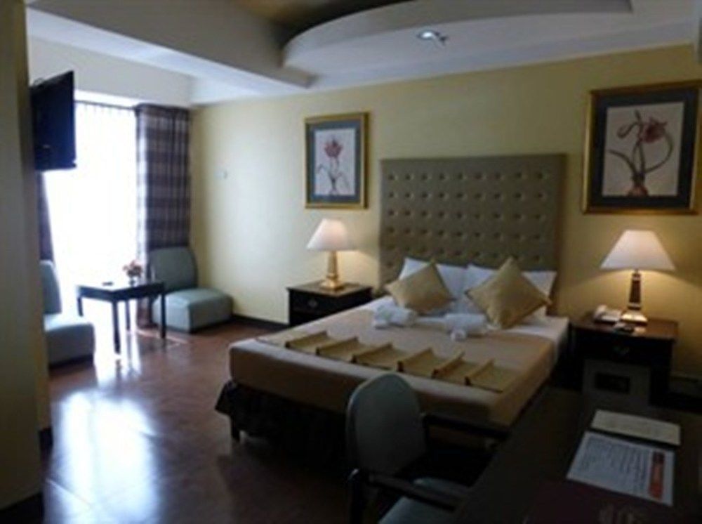 Silver Oaks Suites & Hotel Manille Extérieur photo