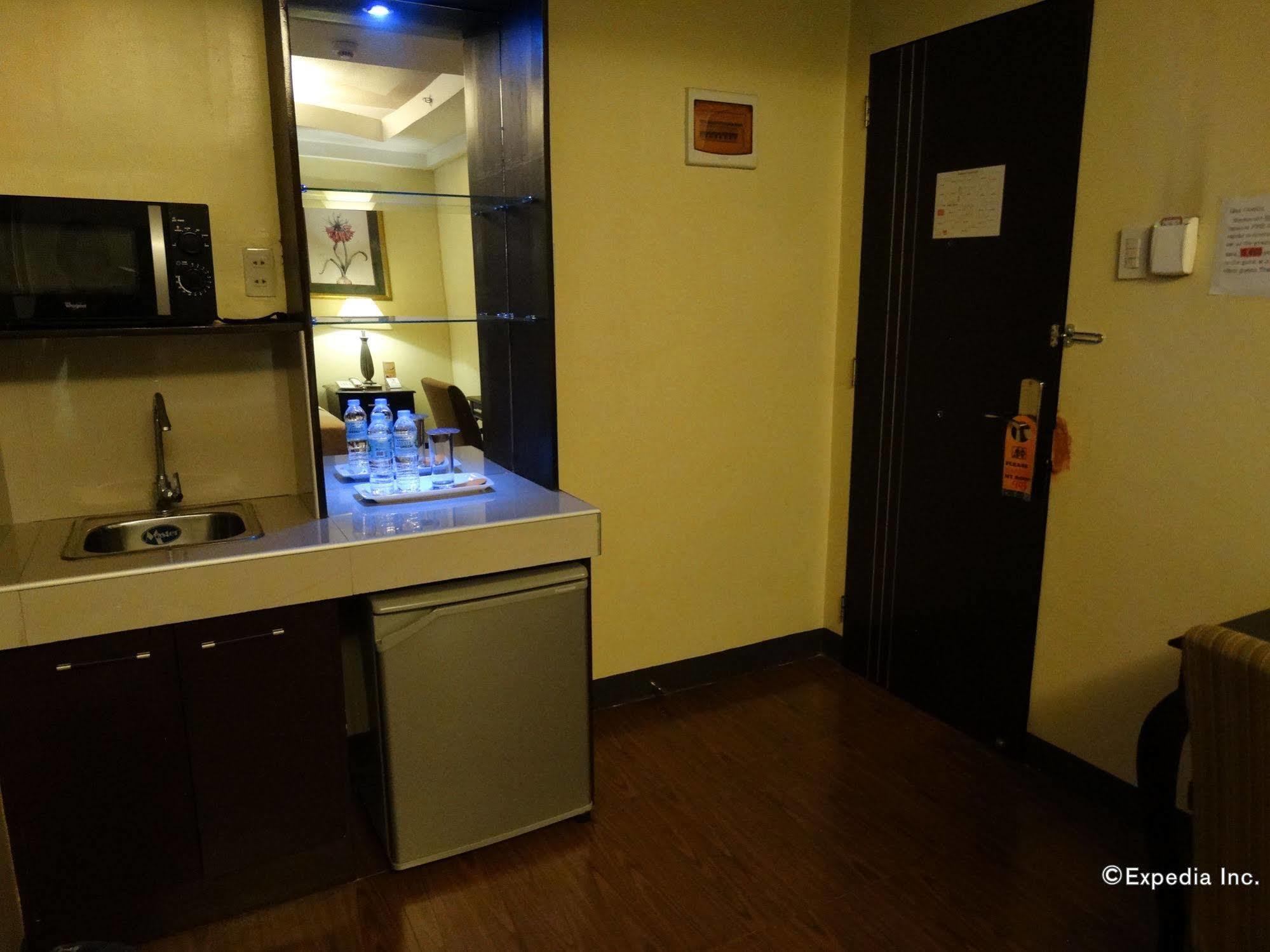 Silver Oaks Suites & Hotel Manille Extérieur photo