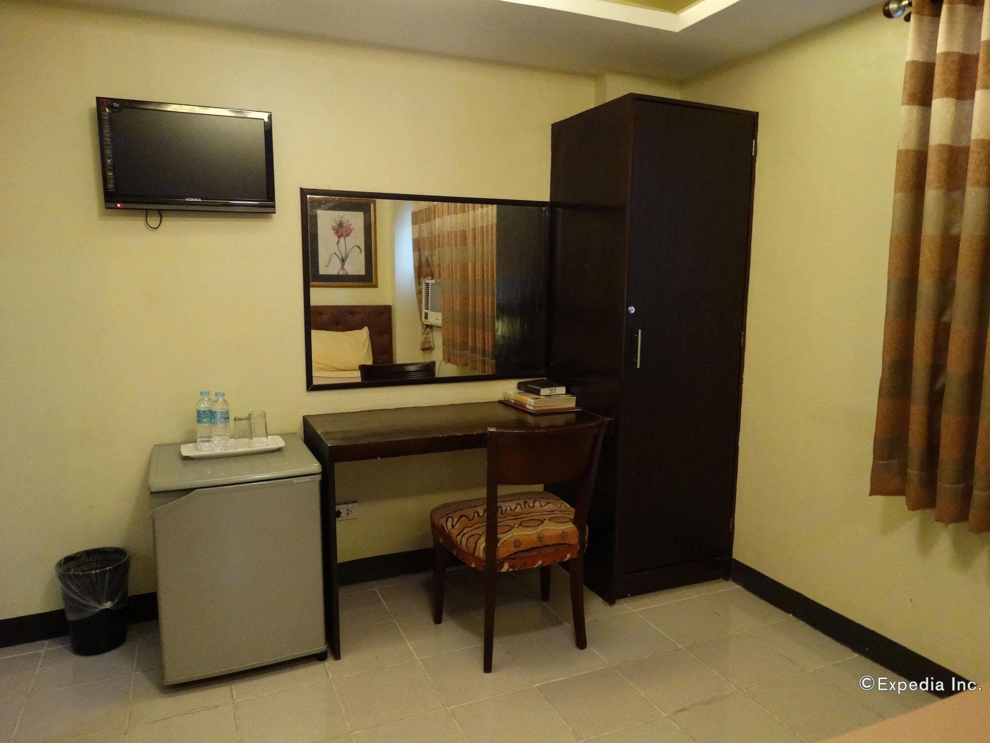Silver Oaks Suites & Hotel Manille Extérieur photo