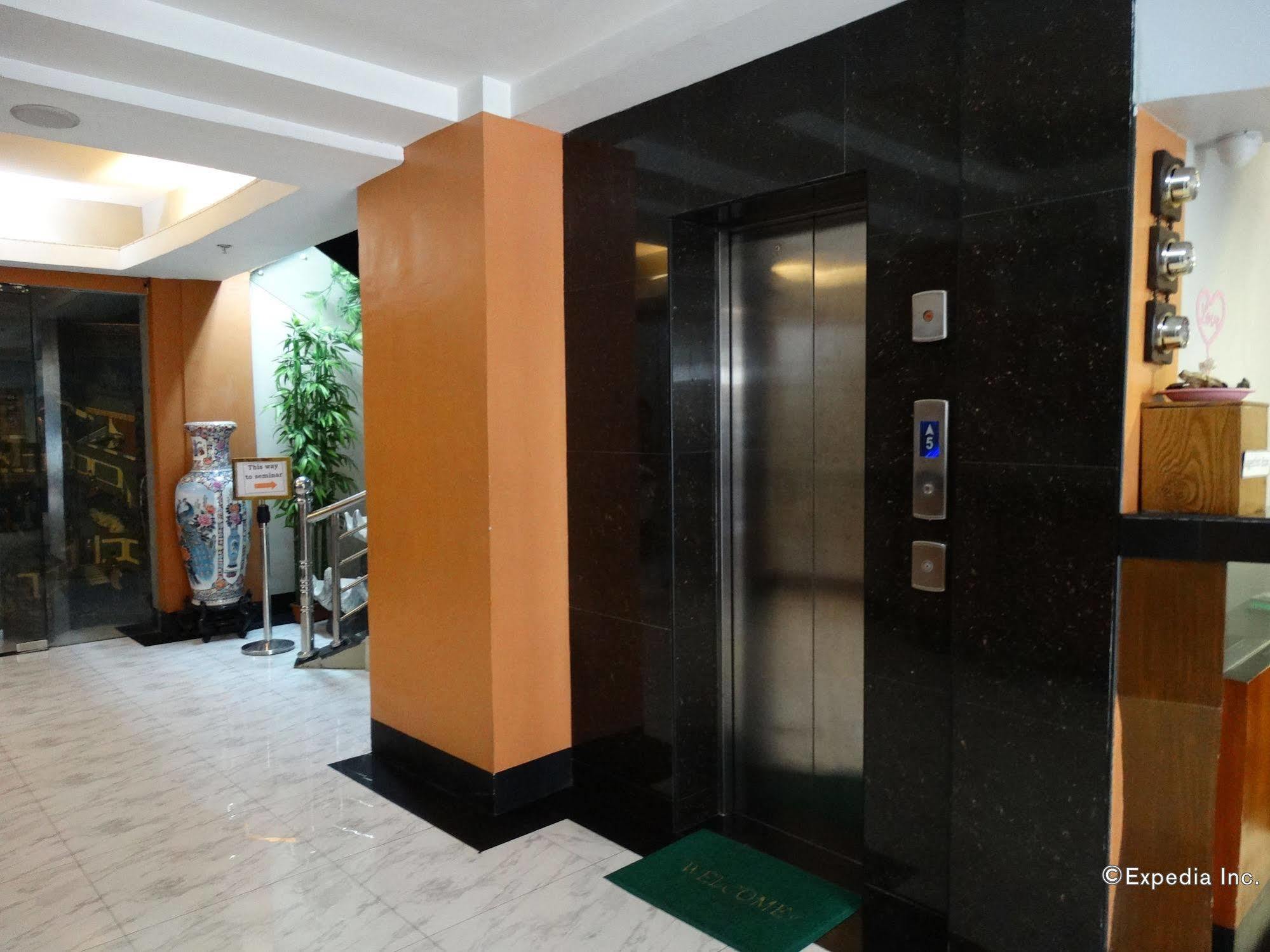 Silver Oaks Suites & Hotel Manille Extérieur photo