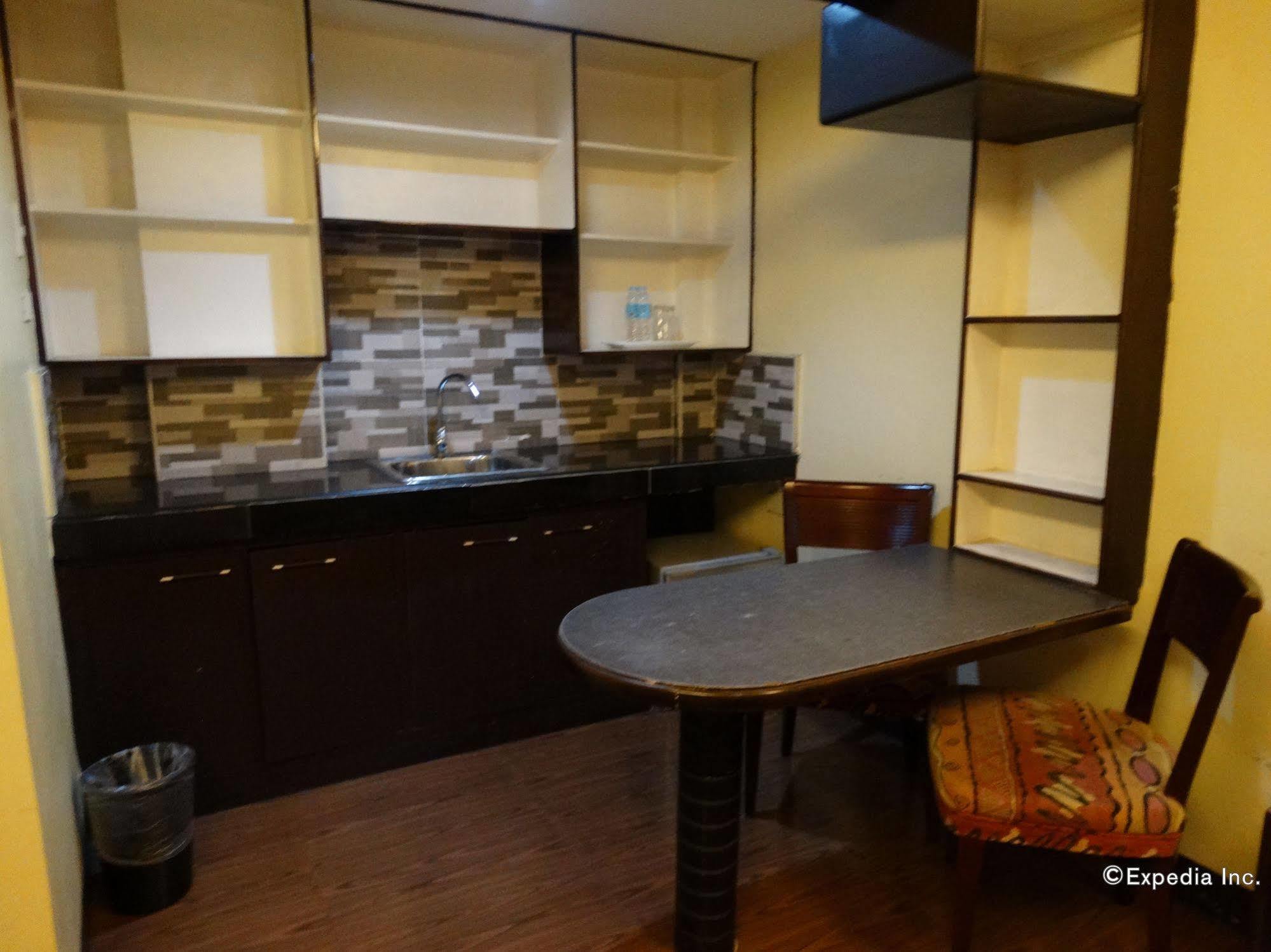 Silver Oaks Suites & Hotel Manille Extérieur photo