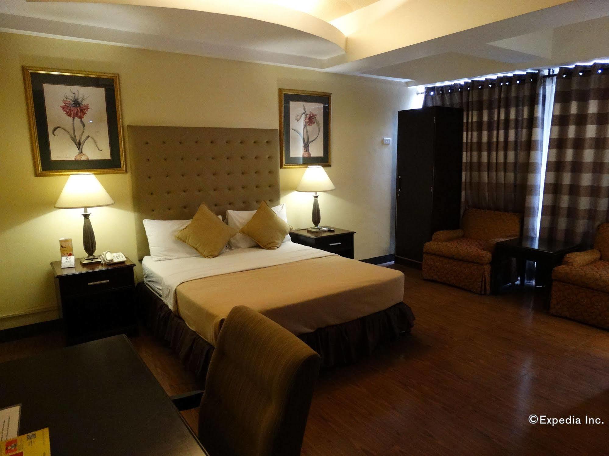 Silver Oaks Suites & Hotel Manille Extérieur photo