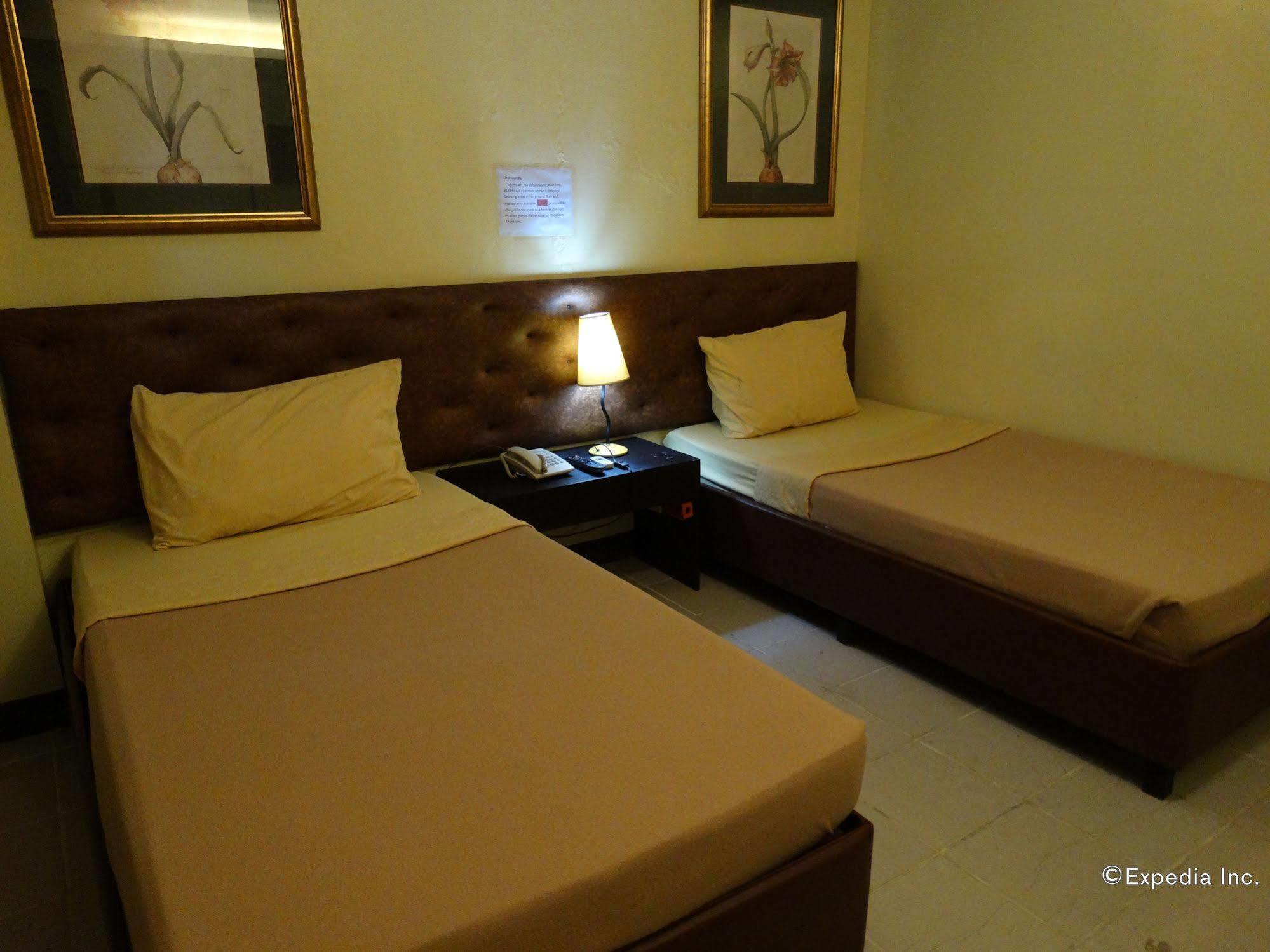 Silver Oaks Suites & Hotel Manille Extérieur photo