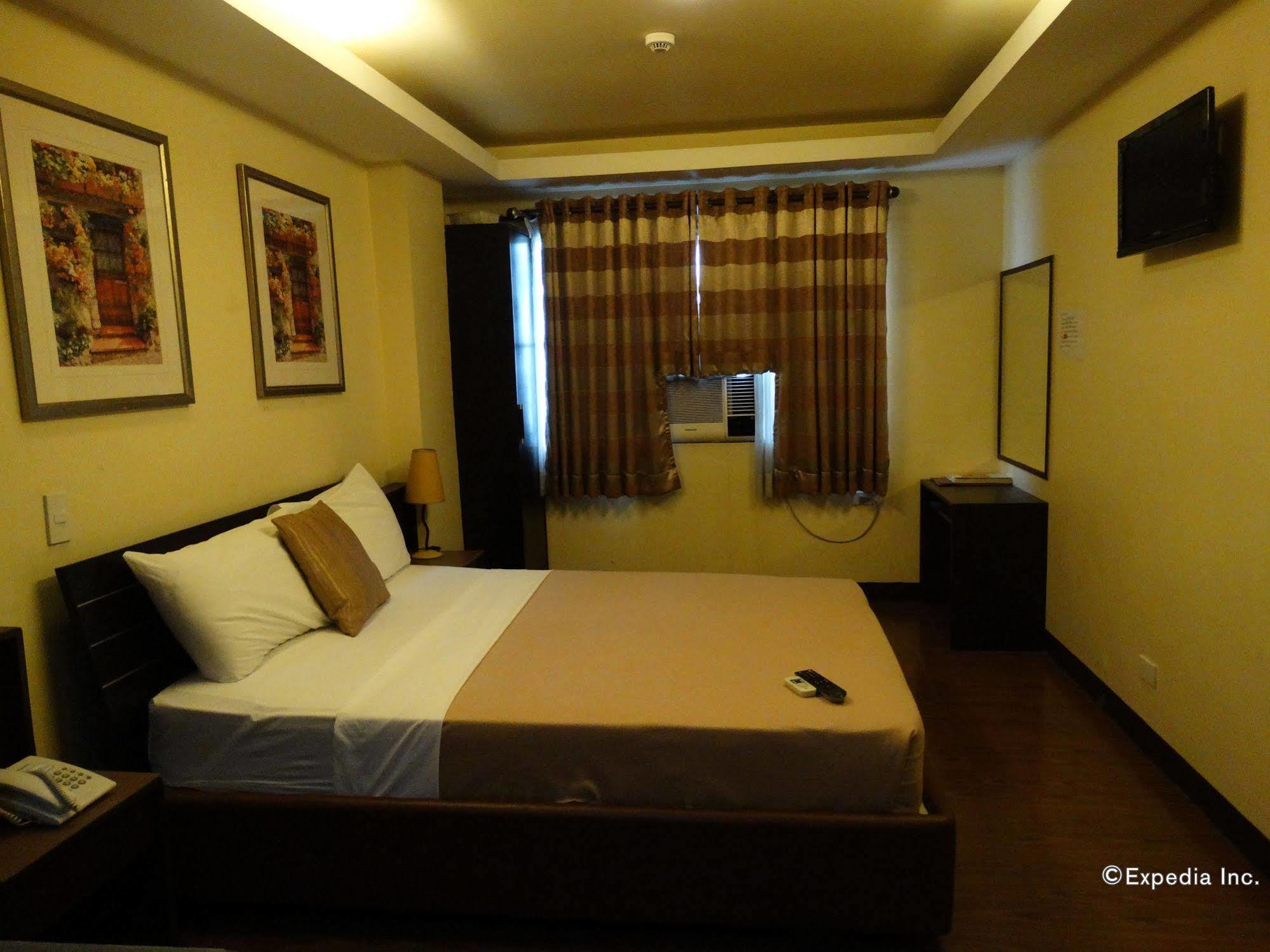 Silver Oaks Suites & Hotel Manille Extérieur photo