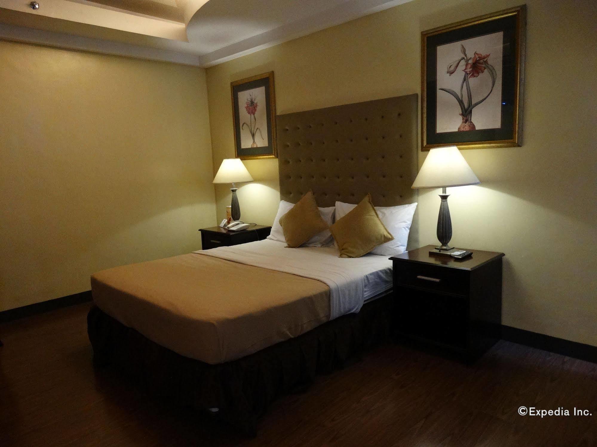 Silver Oaks Suites & Hotel Manille Extérieur photo