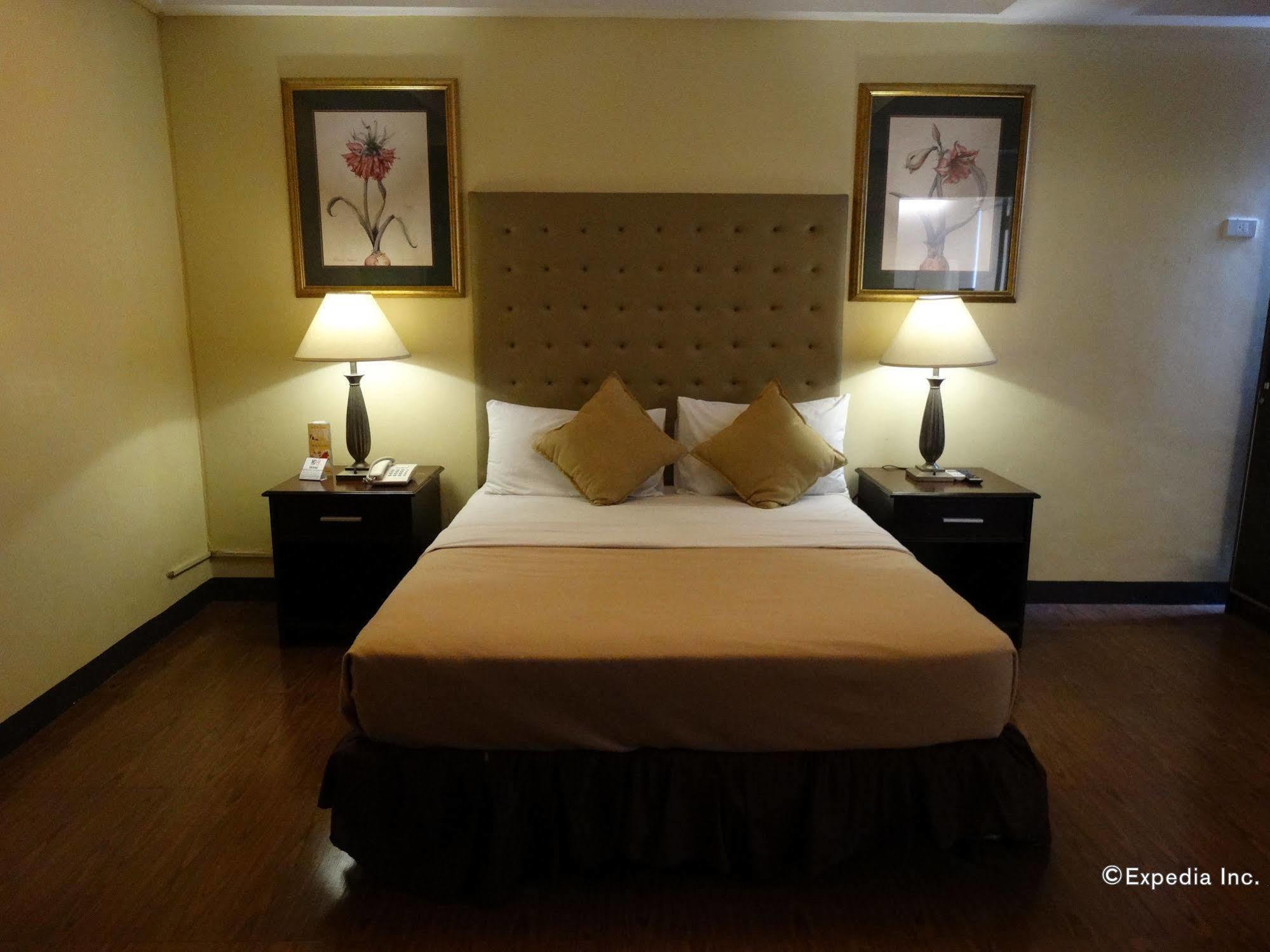 Silver Oaks Suites & Hotel Manille Extérieur photo