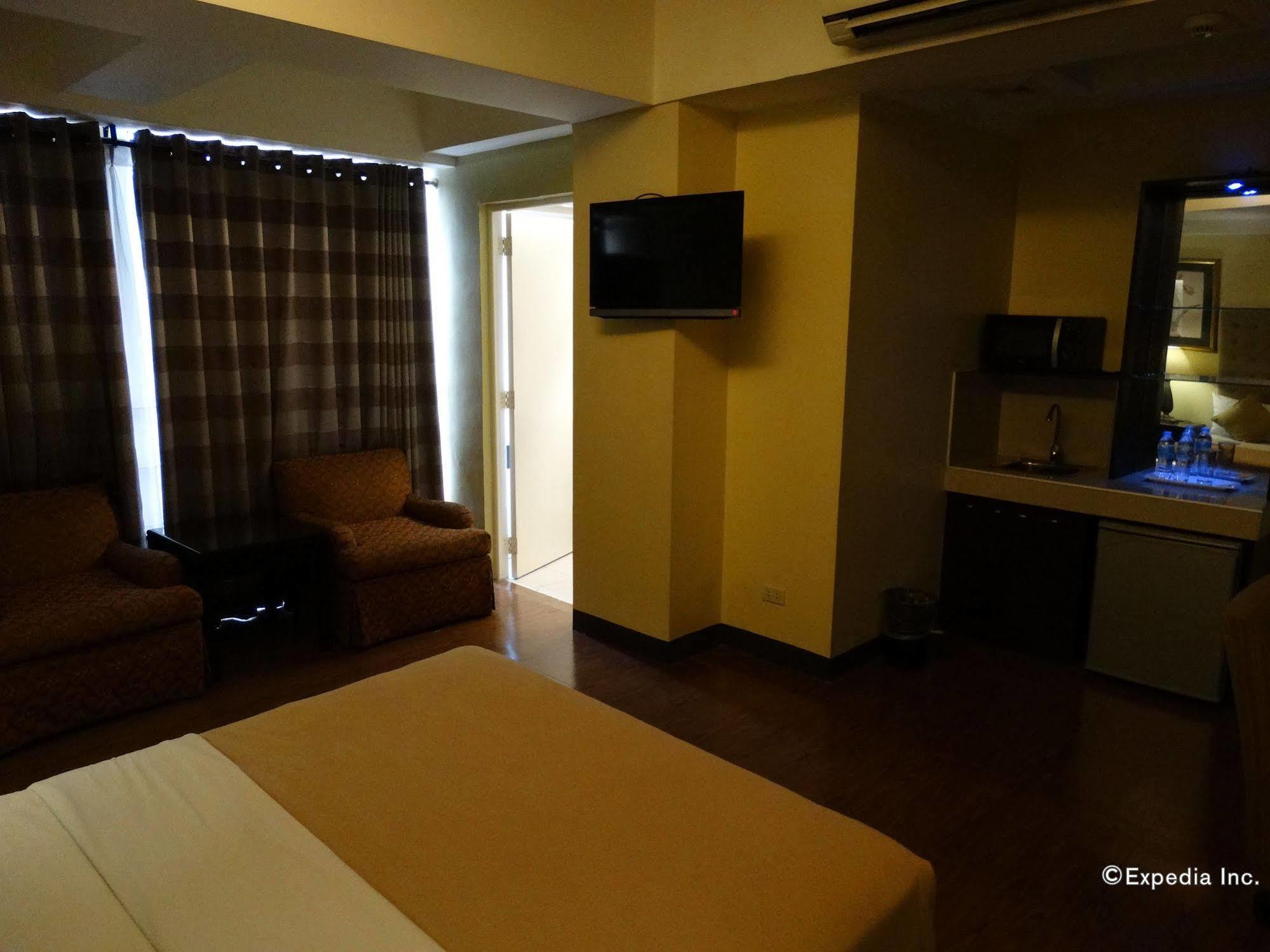 Silver Oaks Suites & Hotel Manille Extérieur photo