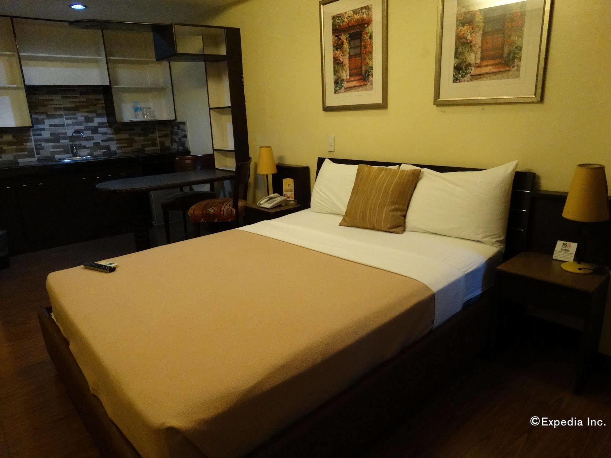 Silver Oaks Suites & Hotel Manille Extérieur photo