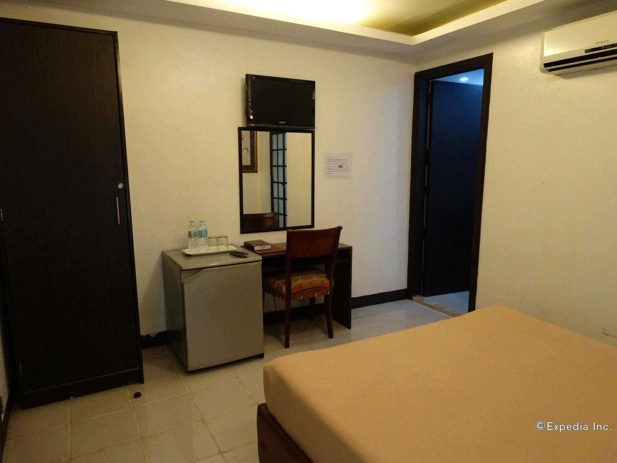 Silver Oaks Suites & Hotel Manille Extérieur photo