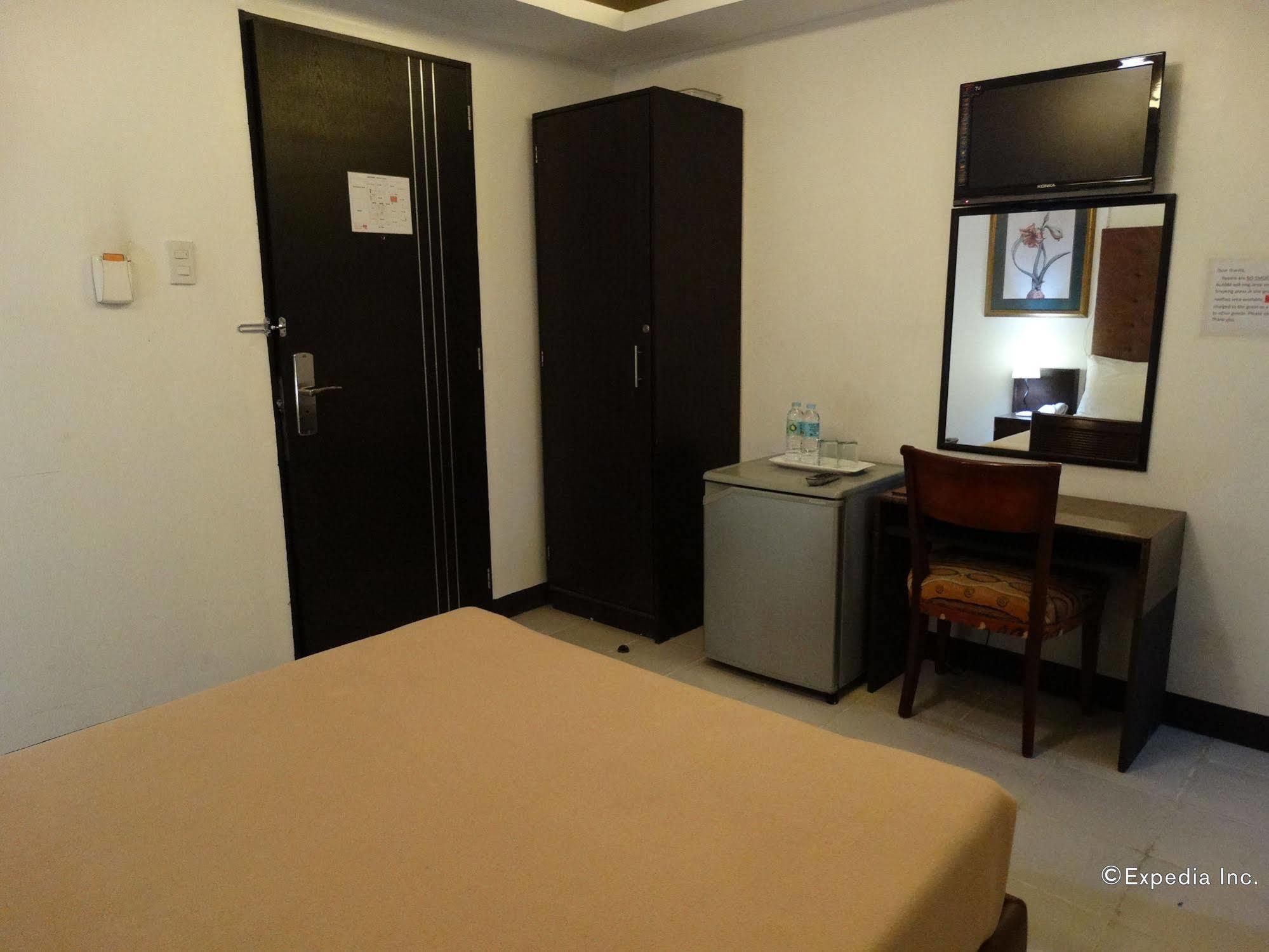 Silver Oaks Suites & Hotel Manille Extérieur photo