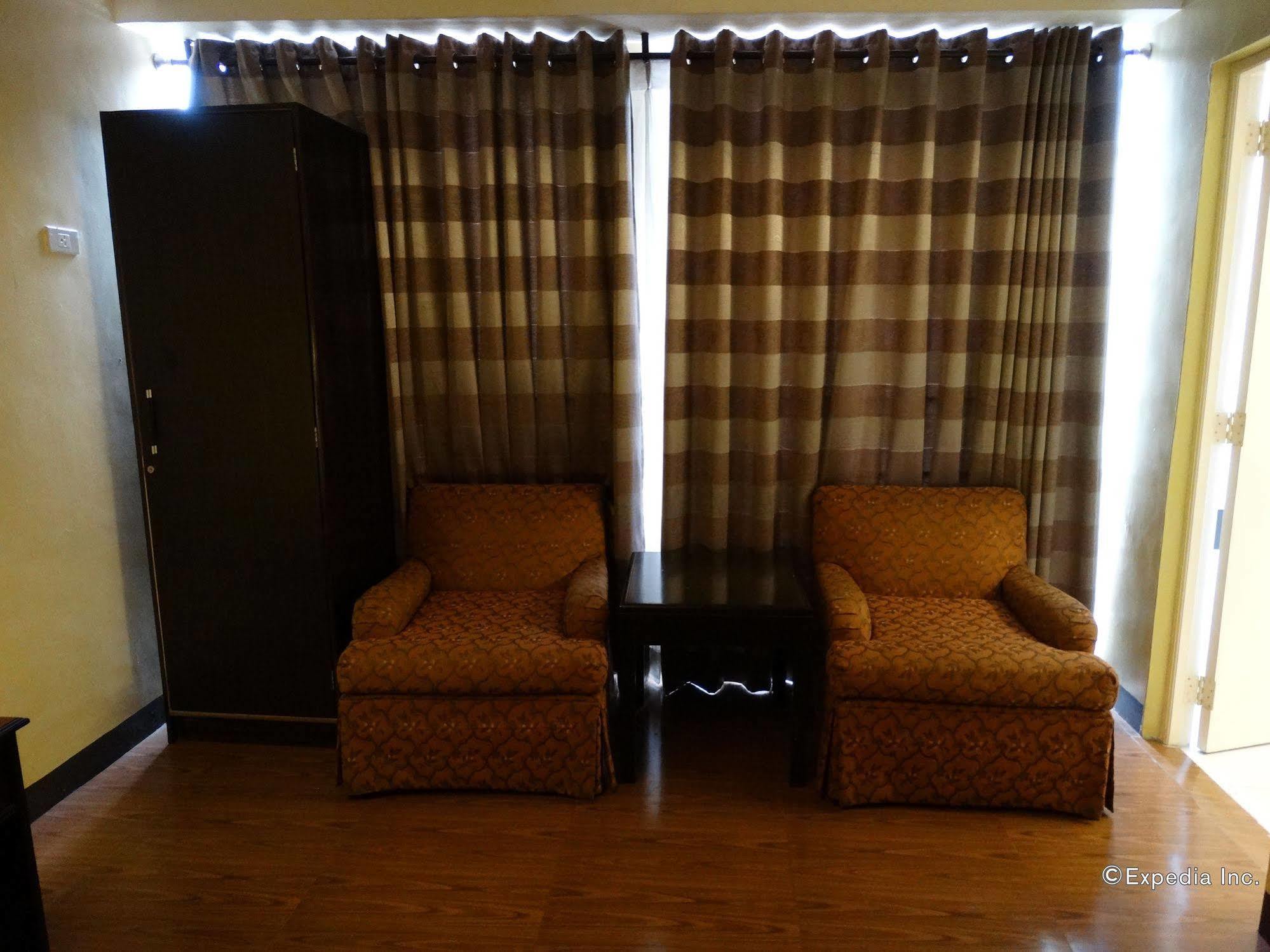 Silver Oaks Suites & Hotel Manille Extérieur photo
