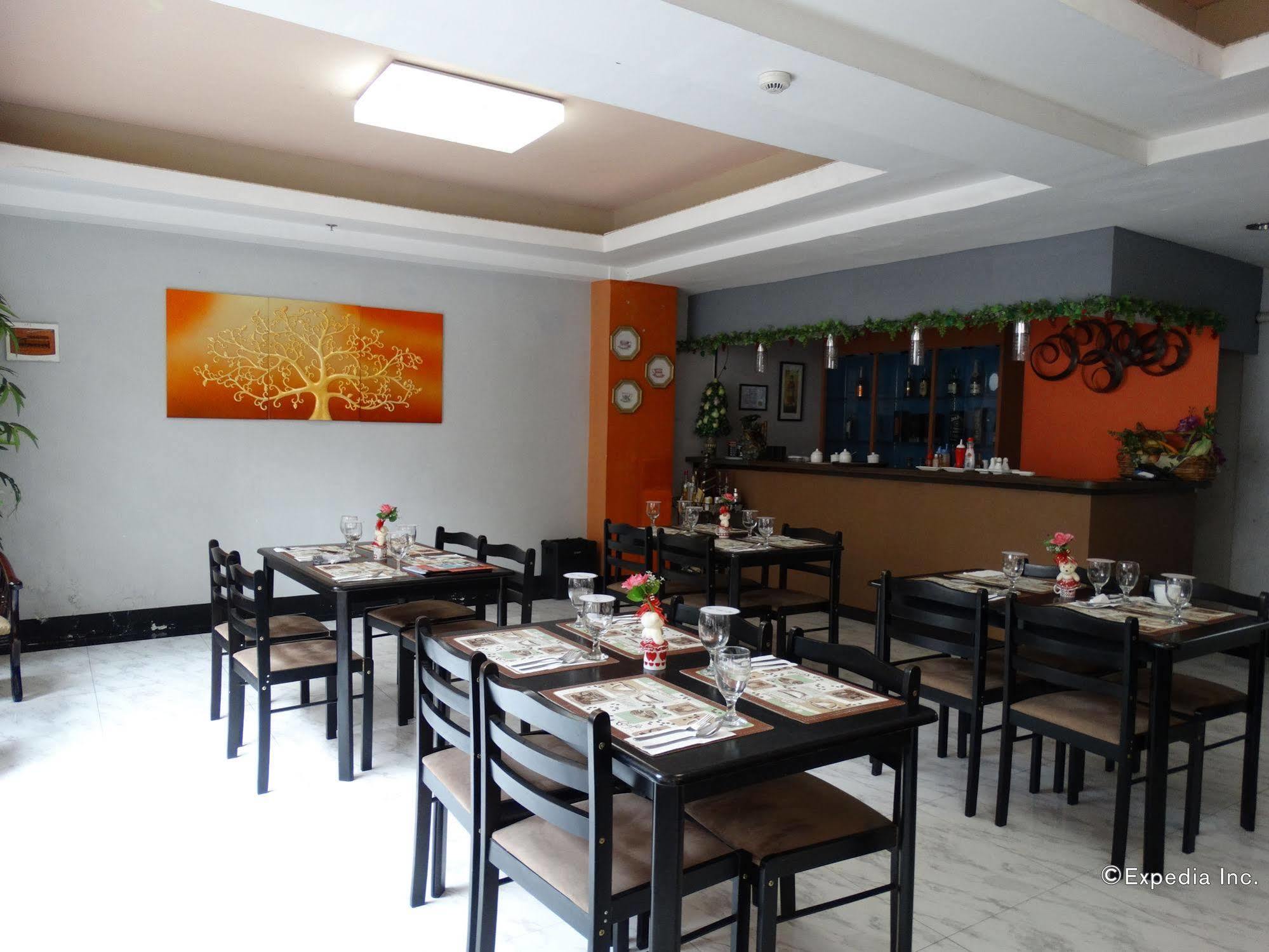 Silver Oaks Suites & Hotel Manille Extérieur photo