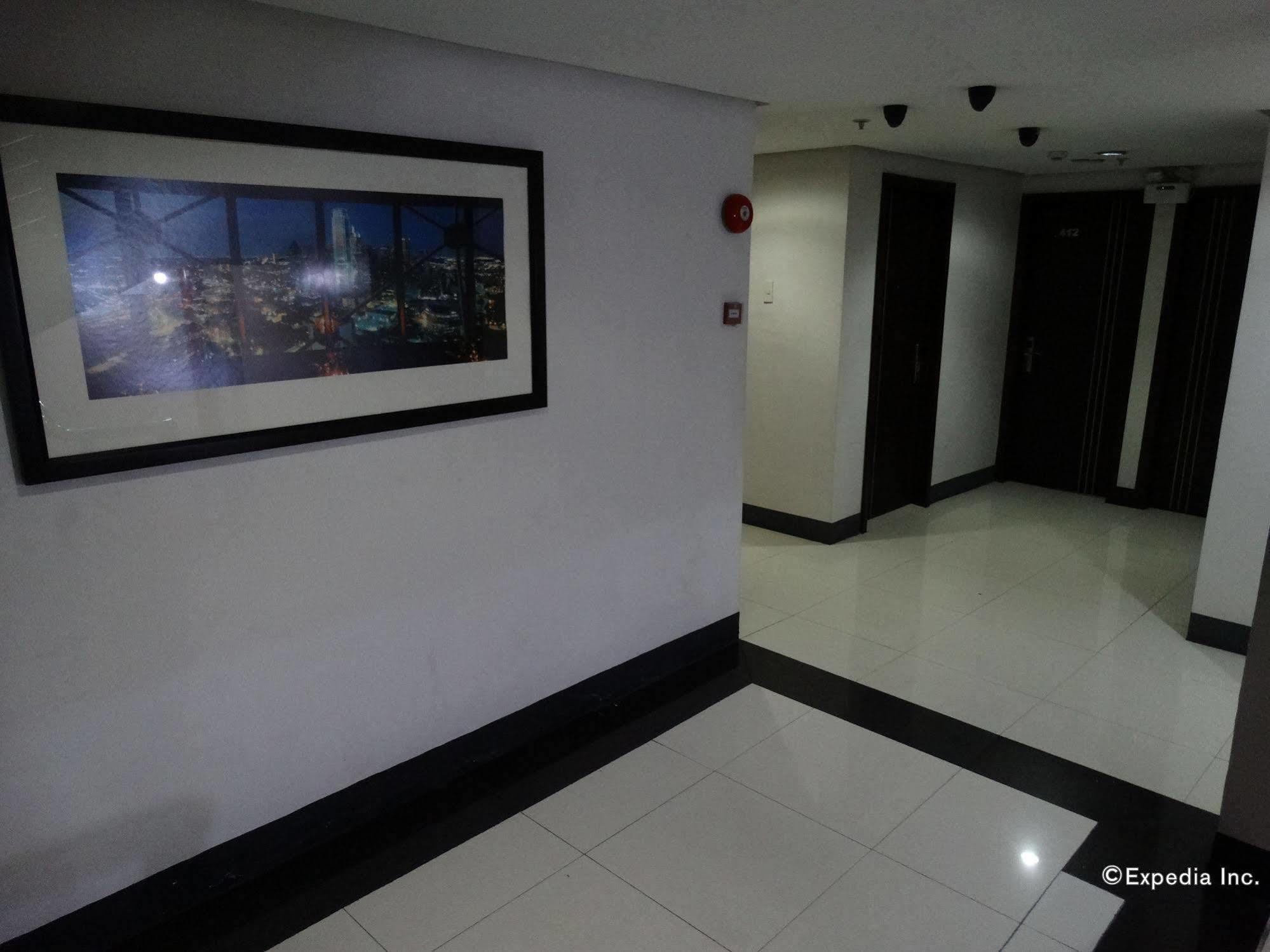 Silver Oaks Suites & Hotel Manille Extérieur photo